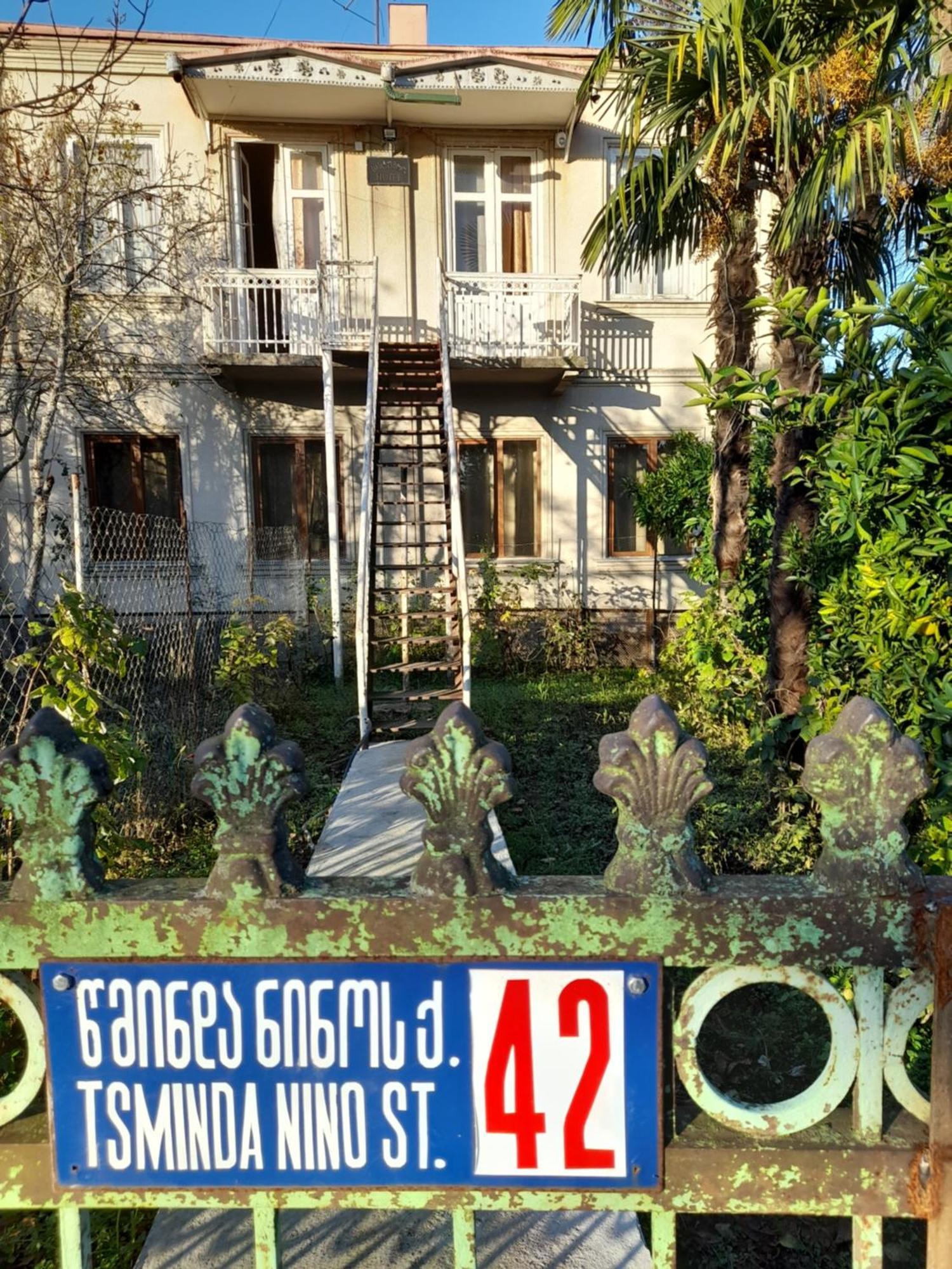 Levani'S Guesthouse Zugdidi Luaran gambar